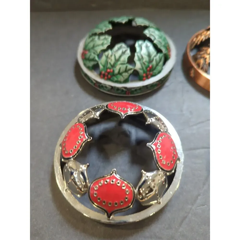 Lot Of 4 Christmas Themed Yankee‎ Candle ILLUMA-LID Jar Candle Toppers Retired